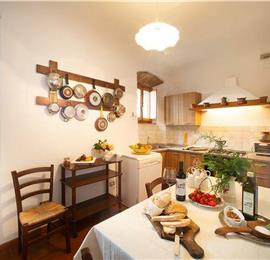 A selection of 2-3 bedroom apartments with shared pool near Florence, Sleeps 4-6